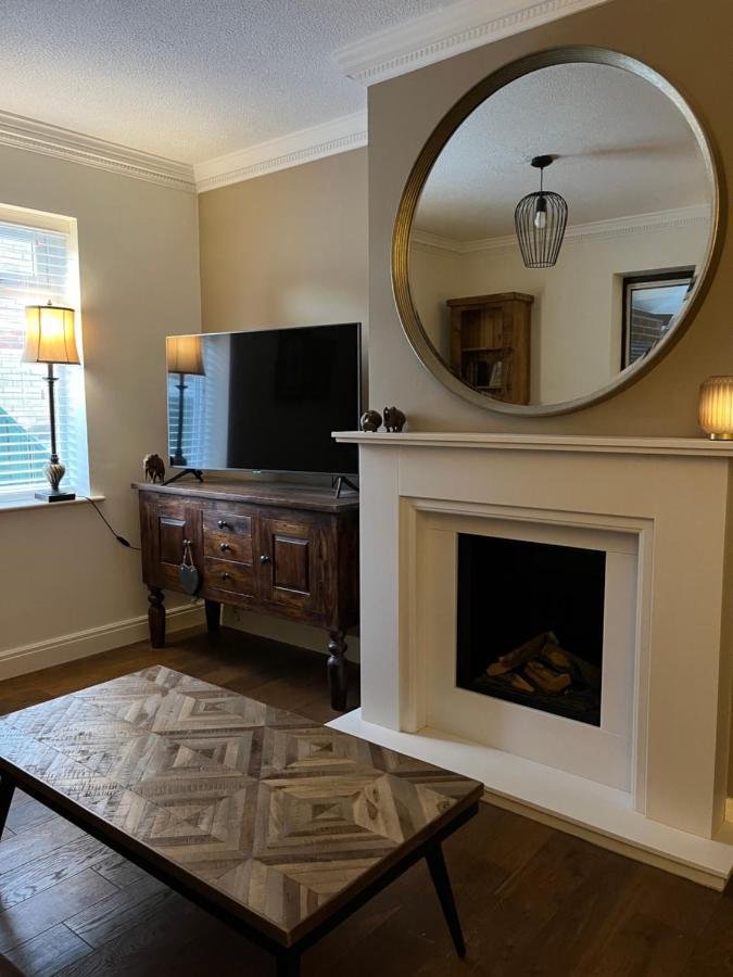 Stunning Beverley Bungalow W Fireplace, Private Parking, And Garden Exterior photo
